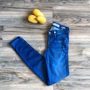 GUESS POWER CURVE MID RISE SKINNY JEAN